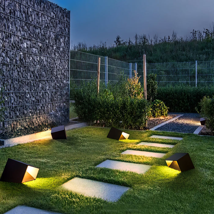 SolarCube - Modern Solar Lighting for the Garden – Cube-Shaped LED Outdoor Lamp with Warm White Light
