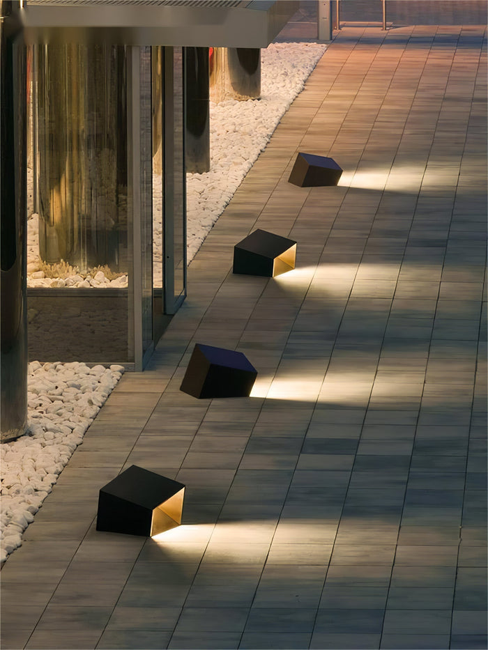 SolarCube - Modern Solar Lighting for the Garden – Cube-Shaped LED Outdoor Lamp with Warm White Light