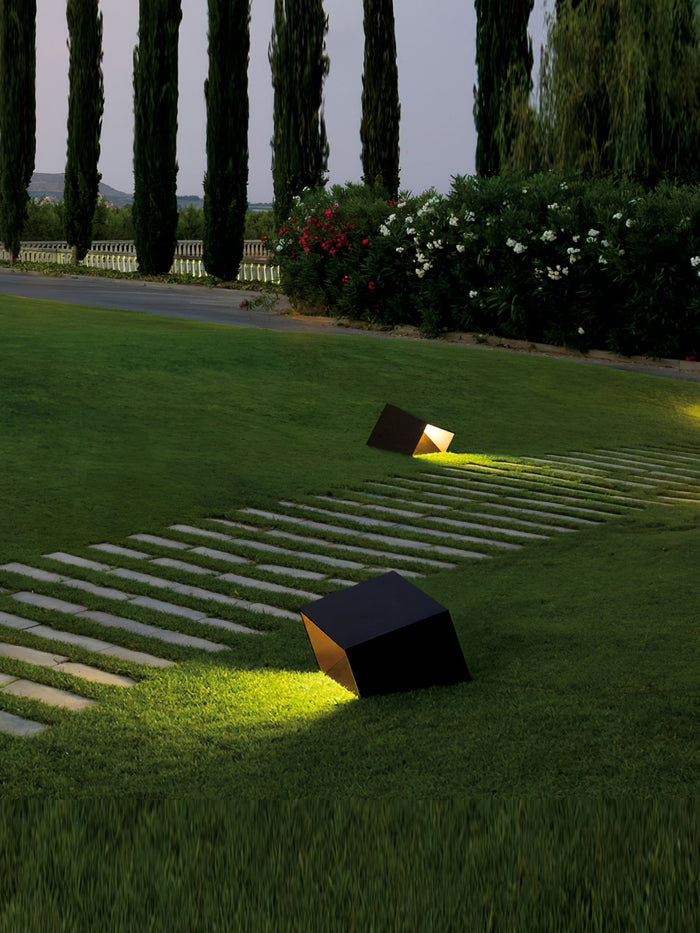 SolarCube - Modern Solar Lighting for the Garden – Cube-Shaped LED Outdoor Lamp with Warm White Light