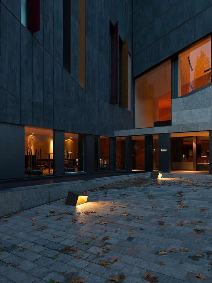 SolarCube - Modern Solar Lighting for the Garden – Cube-Shaped LED Outdoor Lamp with Warm White Light