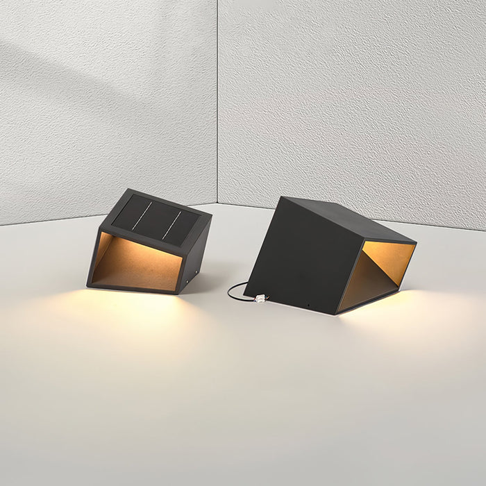 SolarCube - Modern Solar Lighting for the Garden – Cube-Shaped LED Outdoor Lamp with Warm White Light