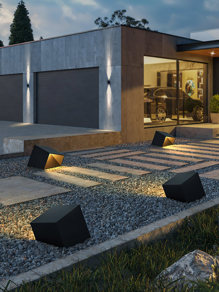 SolarCube - Modern Solar Lighting for the Garden – Cube-Shaped LED Outdoor Lamp with Warm White Light