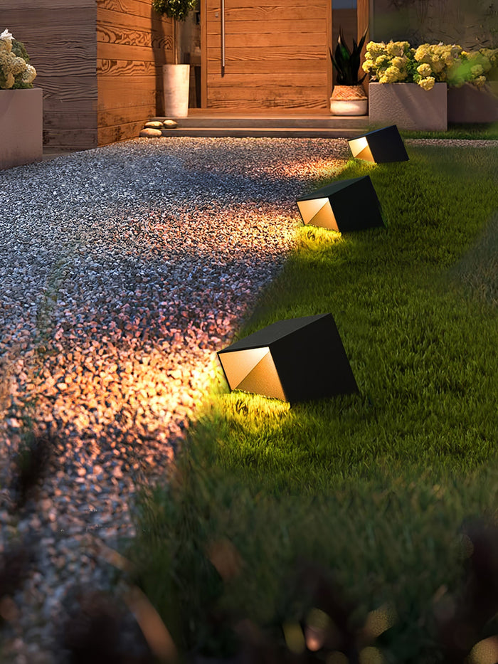 SolarCube - Modern Solar Lighting for the Garden – Cube-Shaped LED Outdoor Lamp with Warm White Light