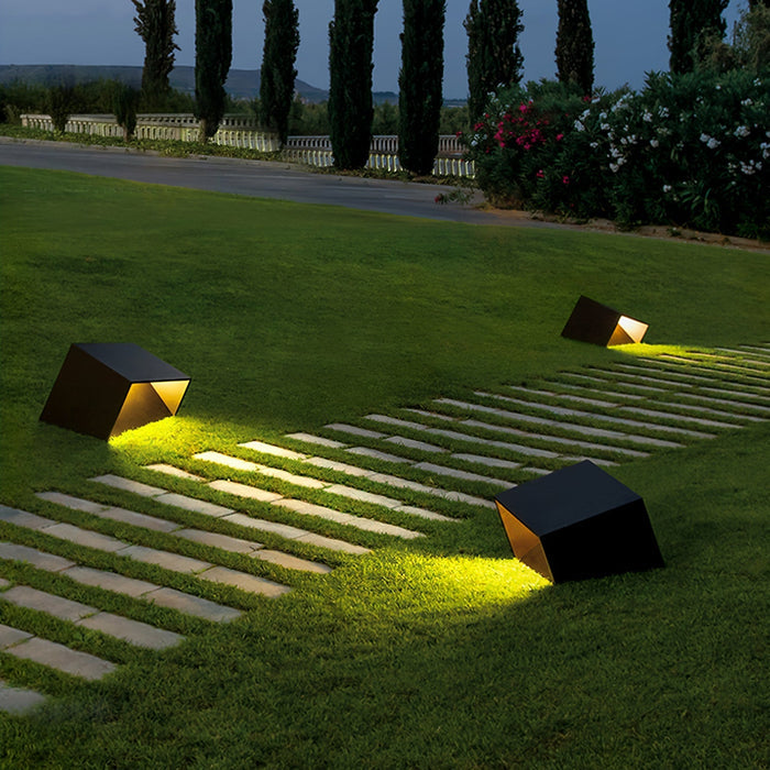 SolarCube - Modern Solar Lighting for the Garden – Cube-Shaped LED Outdoor Lamp with Warm White Light