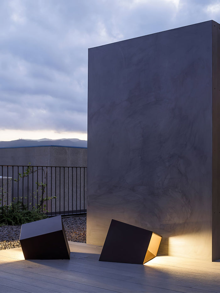 SolarCube - Modern Solar Lighting for the Garden – Cube-Shaped LED Outdoor Lamp with Warm White Light