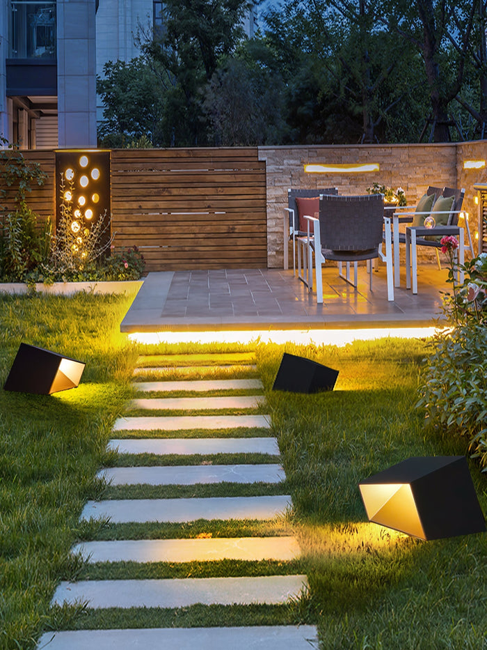 SolarCube - Modern Solar Lighting for the Garden – Cube-Shaped LED Outdoor Lamp with Warm White Light