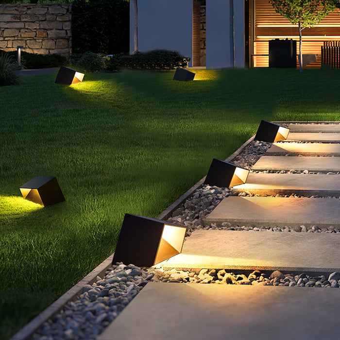 SolarCube - Modern Solar Lighting for the Garden – Cube-Shaped LED Outdoor Lamp with Warm White Light