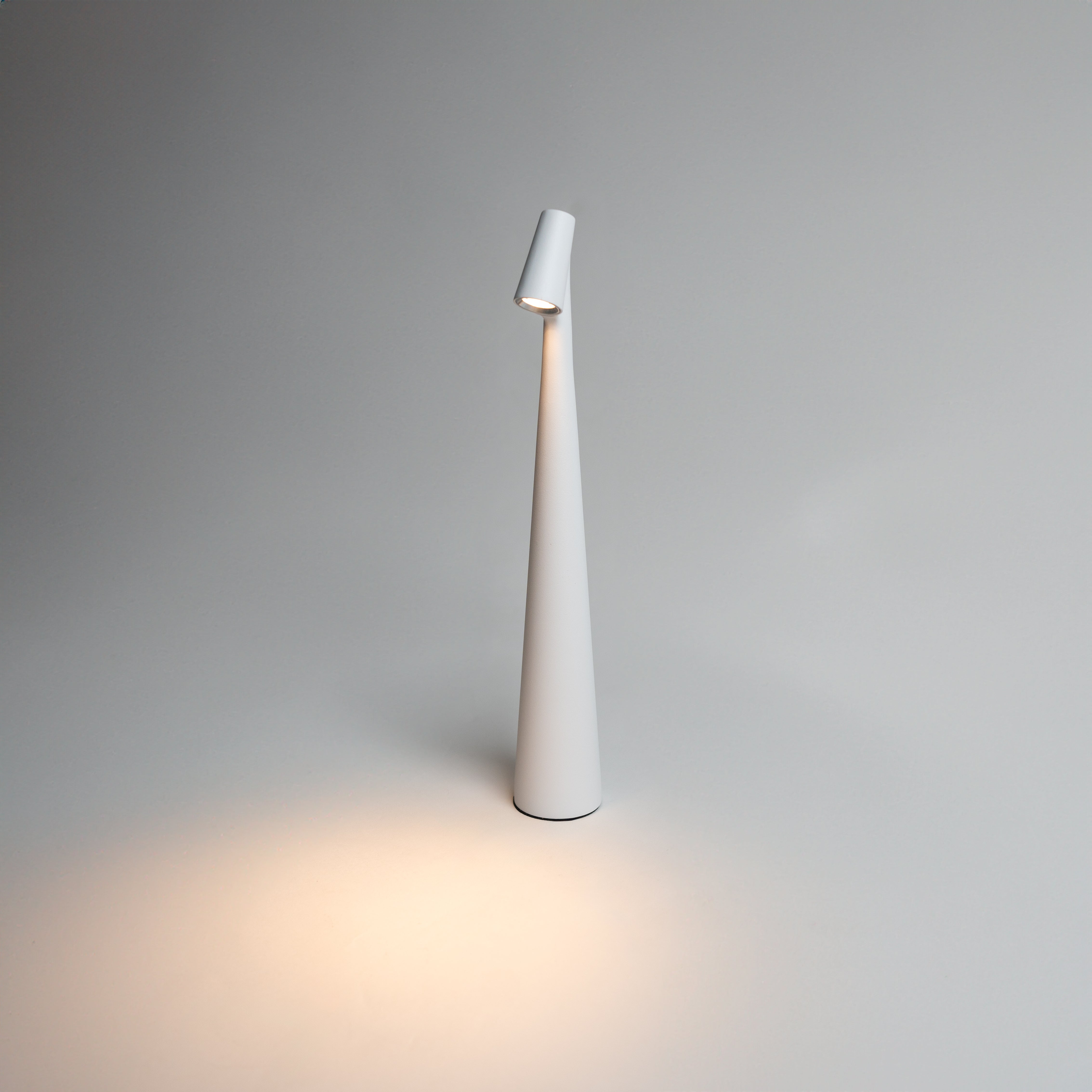 Lumi Slim Rechargeable Lamp