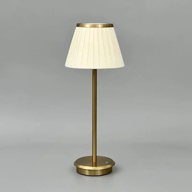 LumiCopper – Draadloze Koperen Tafellamp met Geplooide Lampenkap, Elegante LED Lamp