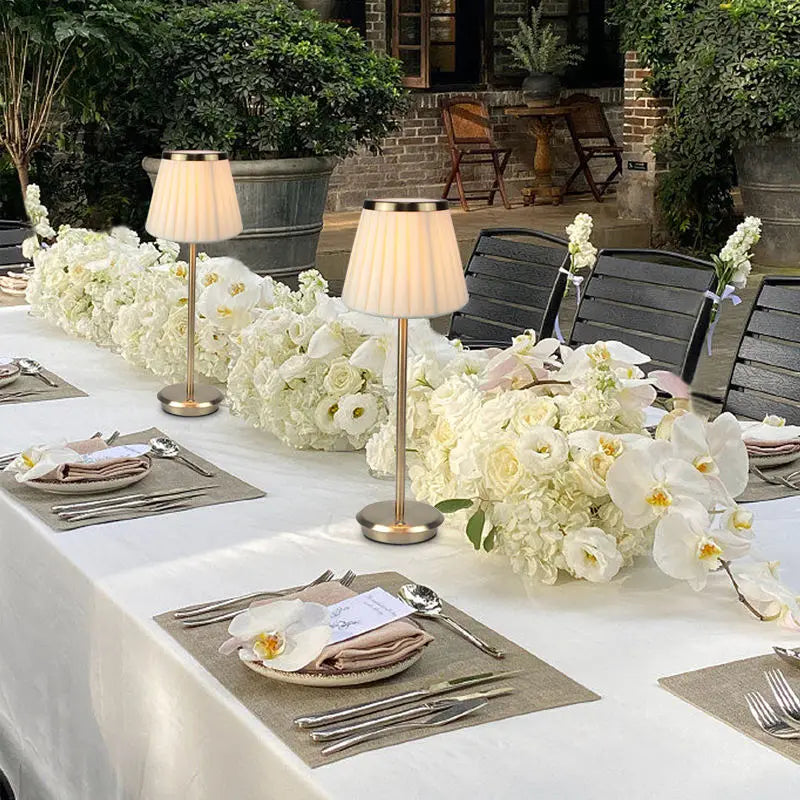 LumiCopper – Draadloze Koperen Tafellamp met Geplooide Lampenkap, Elegante LED Lamp