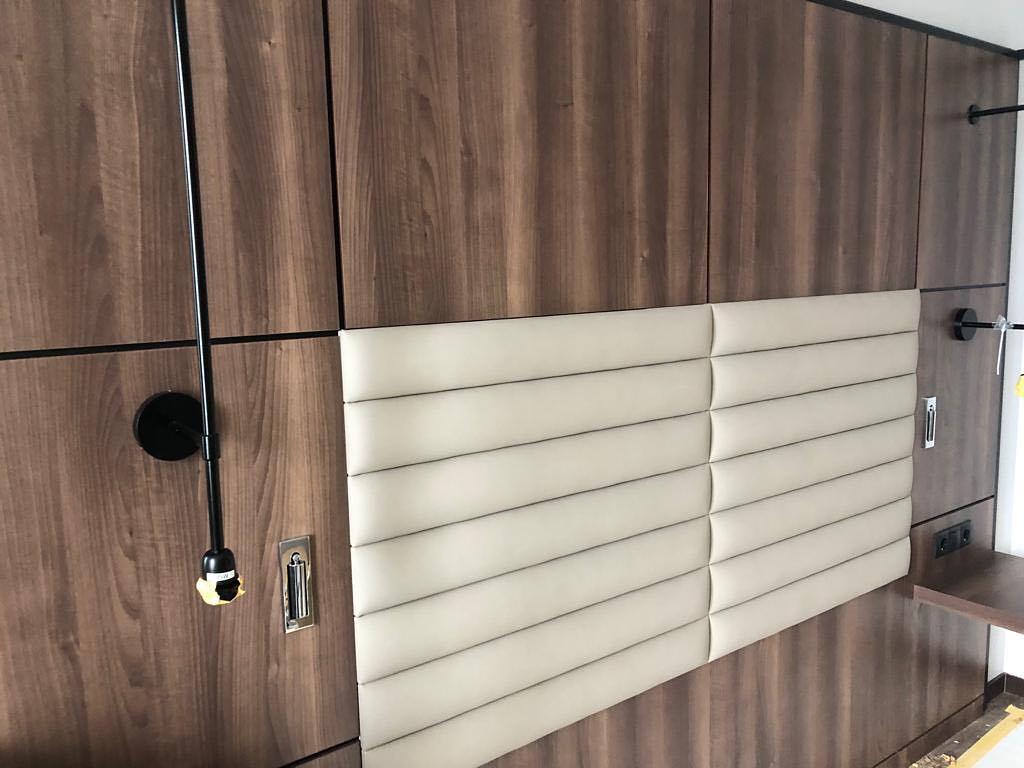 GlowNest - Ingebouwde Nachttafel Wandlamp