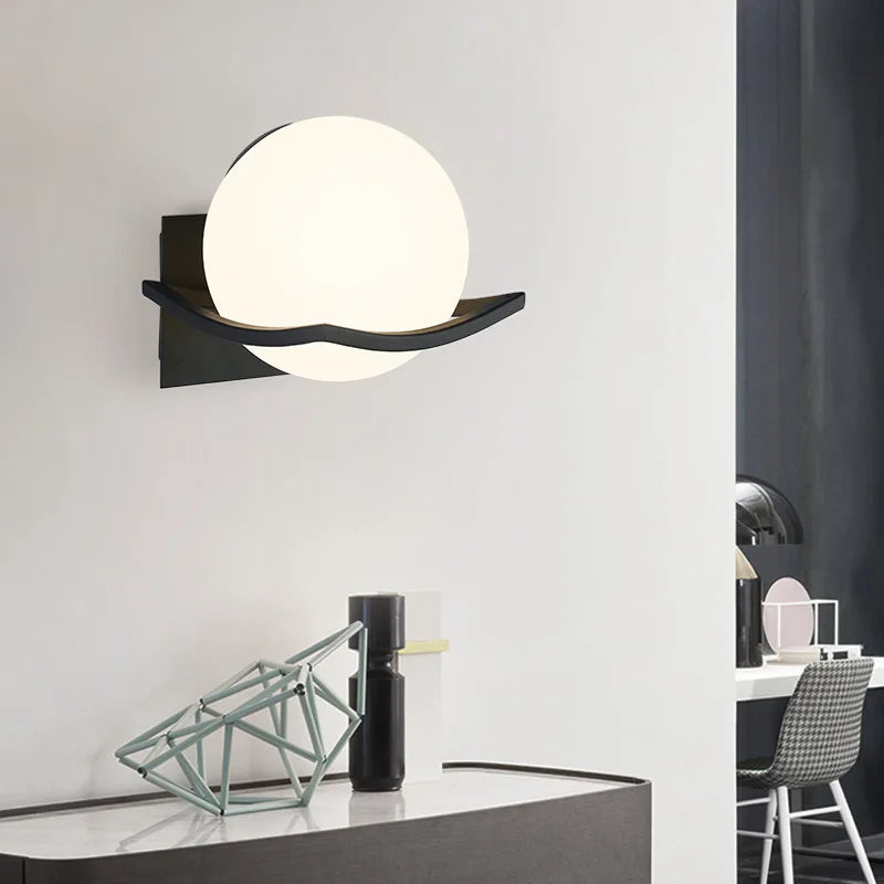 LuxeLight - Lámpara de pared moderna de vidrio lechoso con iluminación LED – Regulable y eficiente energéticamente