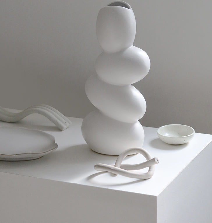 Jarrón minimalista de porcelana