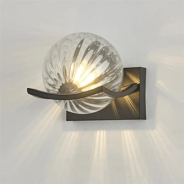 GlassGlow – Moderne LED Wandlamp met Glazen Design