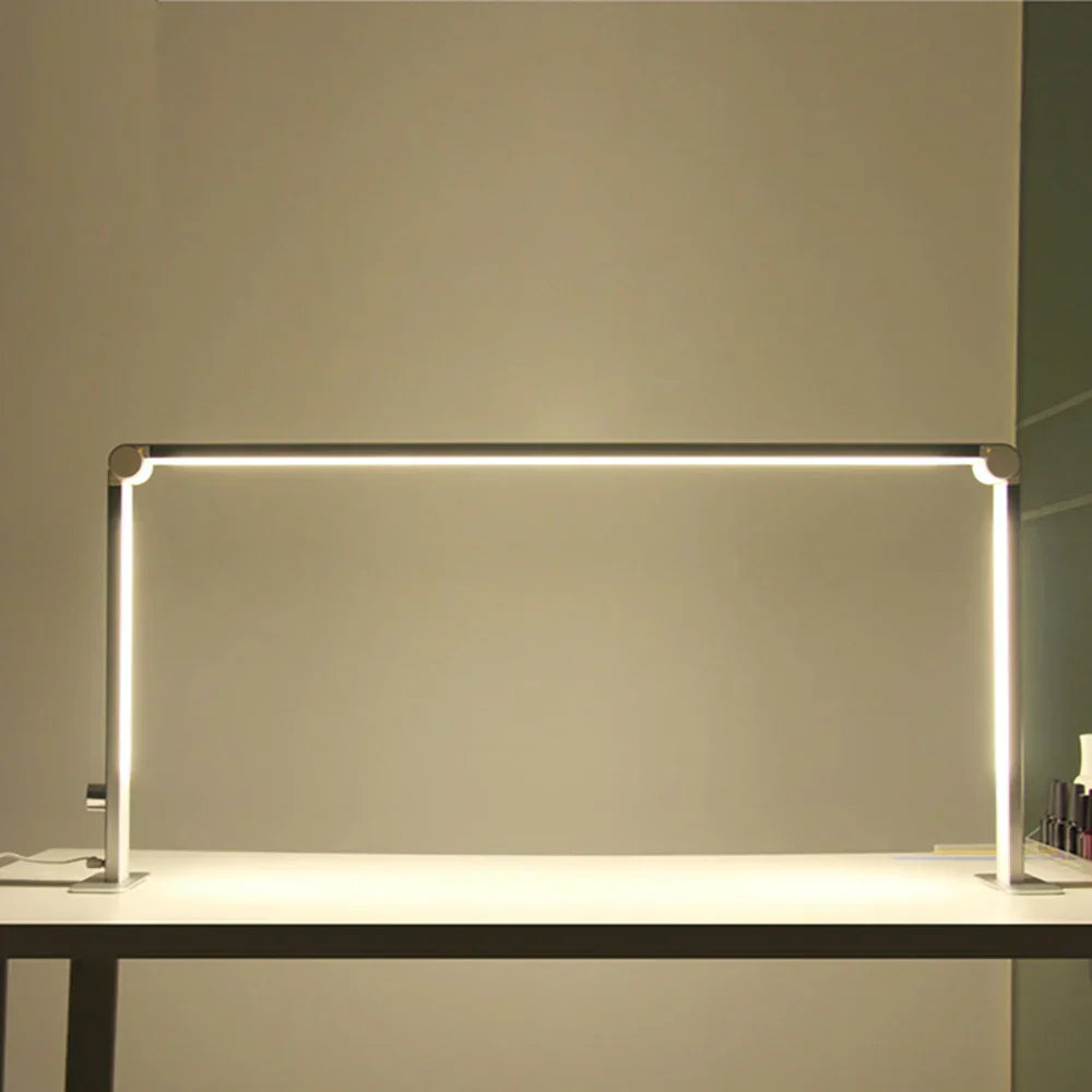 LunaGlow – Halve Maan LED Tafellamp voor Bureau en Nagelstudio Verlichting