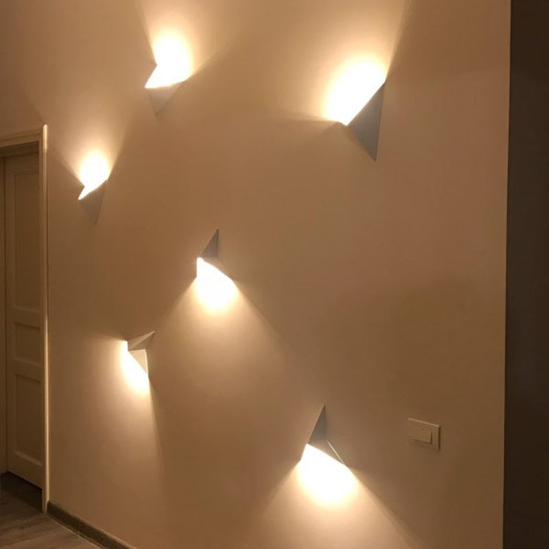 Orr Modern Lámpara de Pared LED Triangular Minimalista Blanco/Negro Metal