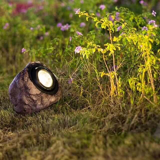 SolarRock - Lampada da giardino solare effetto pietra – Illuminazione esterna LED resistente alle intemperie con pannello solare