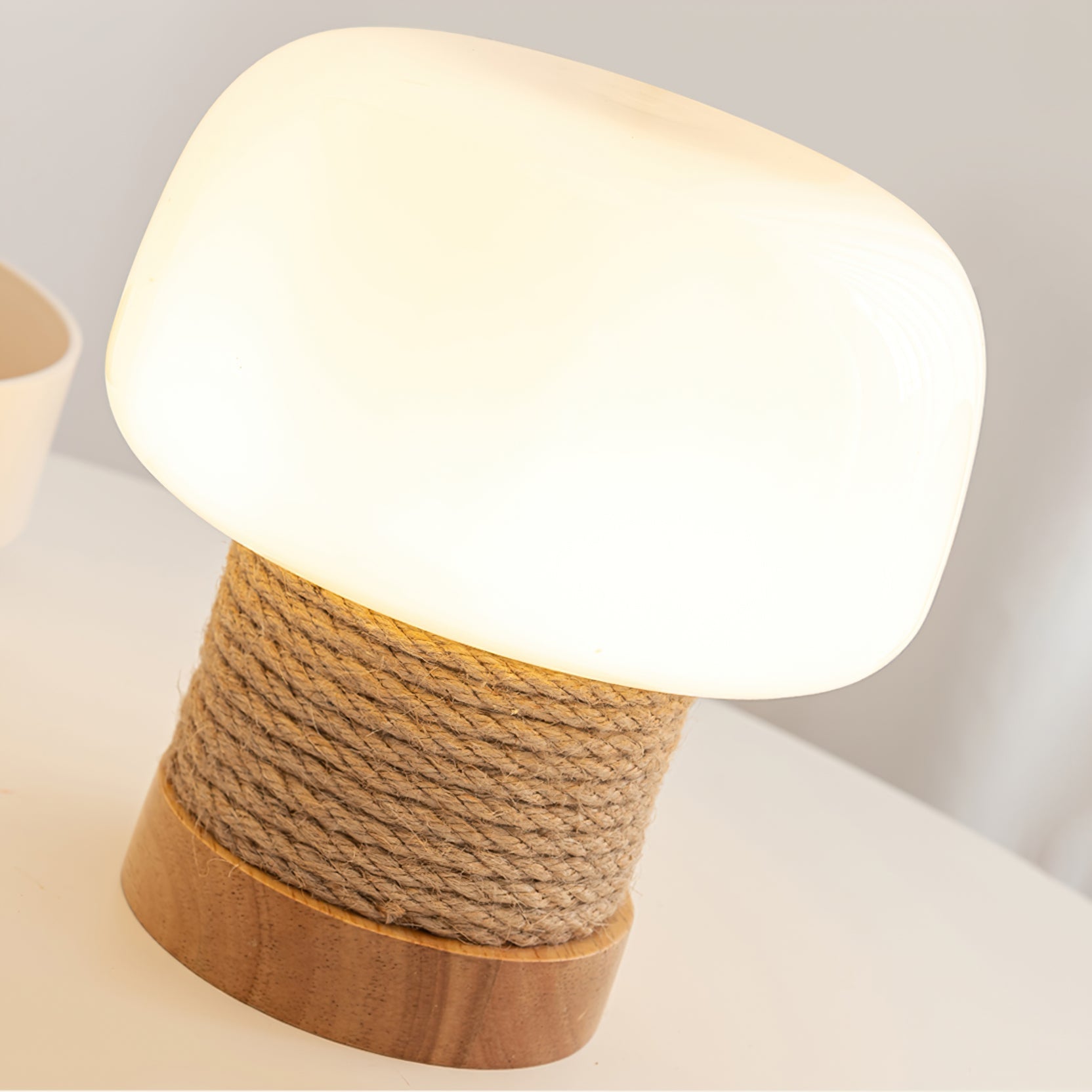 LumiWood - Moderne Tafellamp met Houten Basis