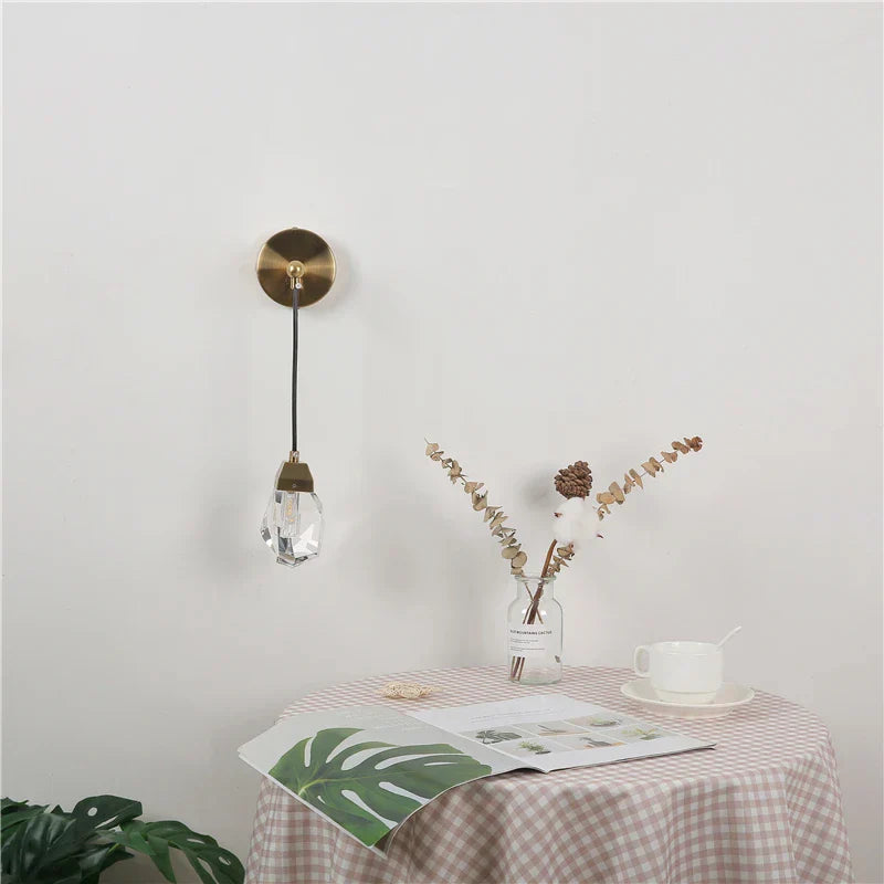 CrystalGlow - Modern Crystal Wall Lamp in Minimalist Design