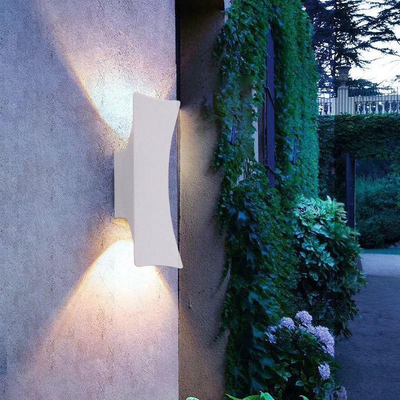 LumiEdge – Minimalist LED Outdoor Wall Lamp, Weather-Resistant Modern Lighting for Patio & Garden