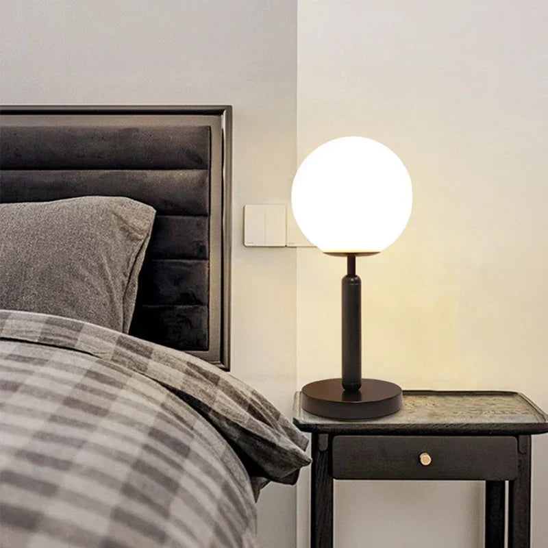 LumiSphere - Lámpara de mesa moderna de vidrio con LED dorado | Iluminación elegante