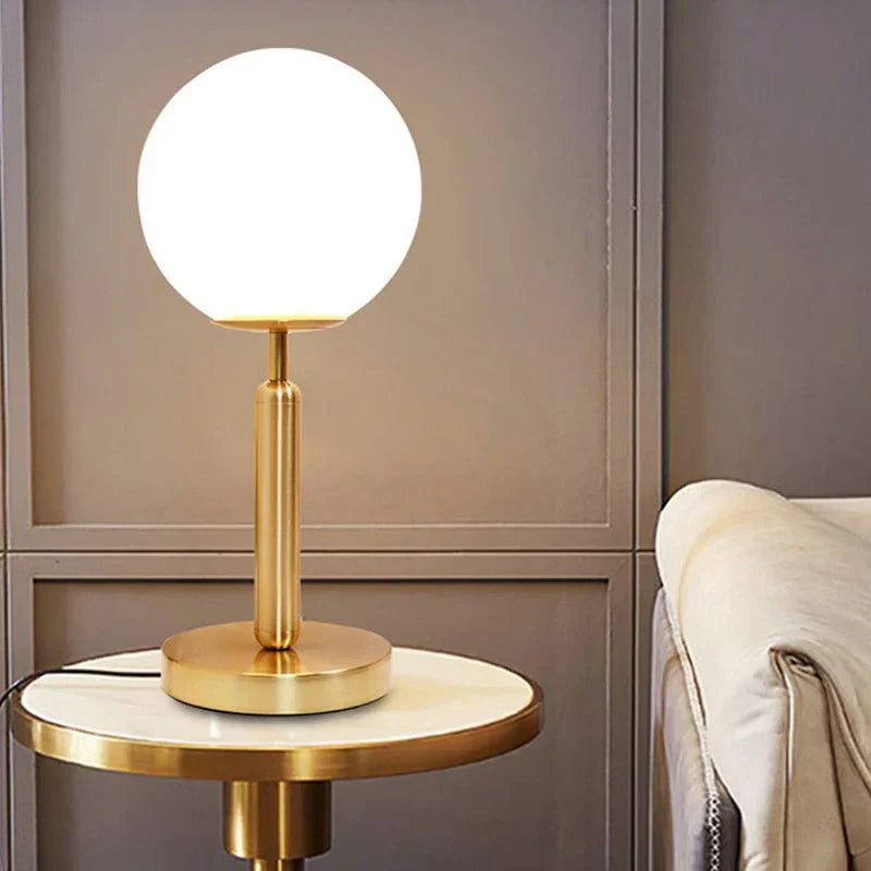 LumiSphere - Lámpara de mesa moderna de vidrio con LED dorado | Iluminación elegante