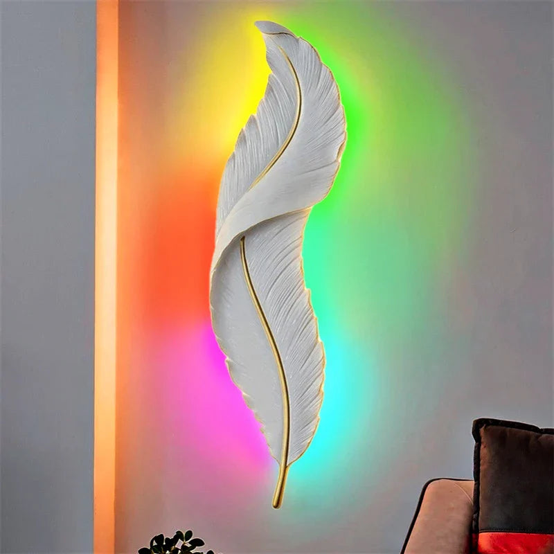 FeatherGlow - Lámpara de pared moderna con plumas blancas