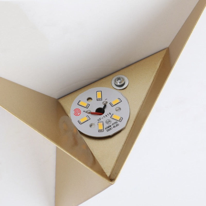 Orr Modern Minimalistische Driehoekige LED Wandlamp Wit/Zwart Metaal