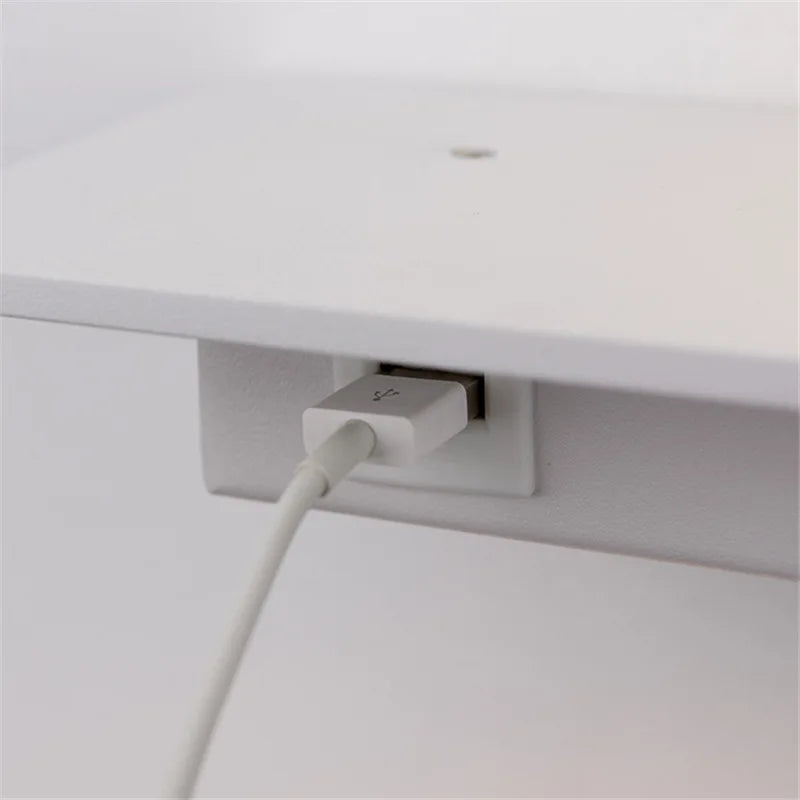SpaceGlow – Moderne LED Wandlamp met Plank en USB Poort