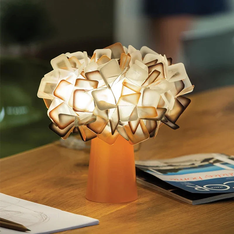 LumiBloom – Lámpara de mesa LED decorativa con diseño único