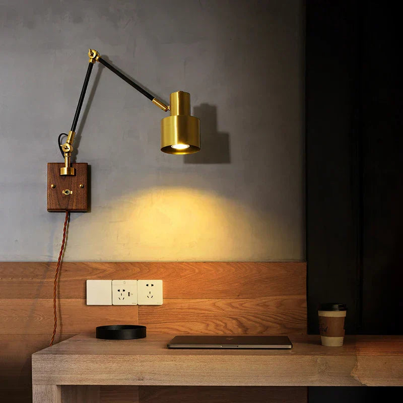 LightCraft - Lámpara de Pared Vintage Ajustable de Latón y Madera