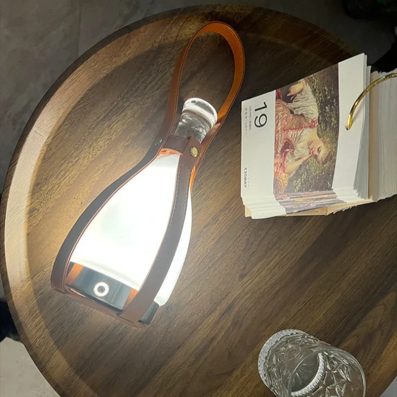 LumeCarry – Draagbare LED Fleslamp met Leren Handvat