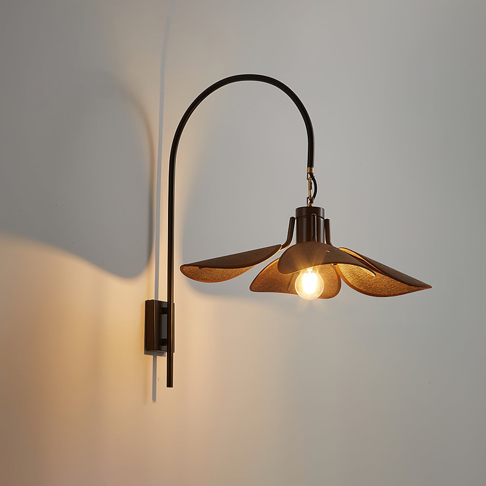 FloraLume – Lámpara de pared con forma de flor para iluminación elegante