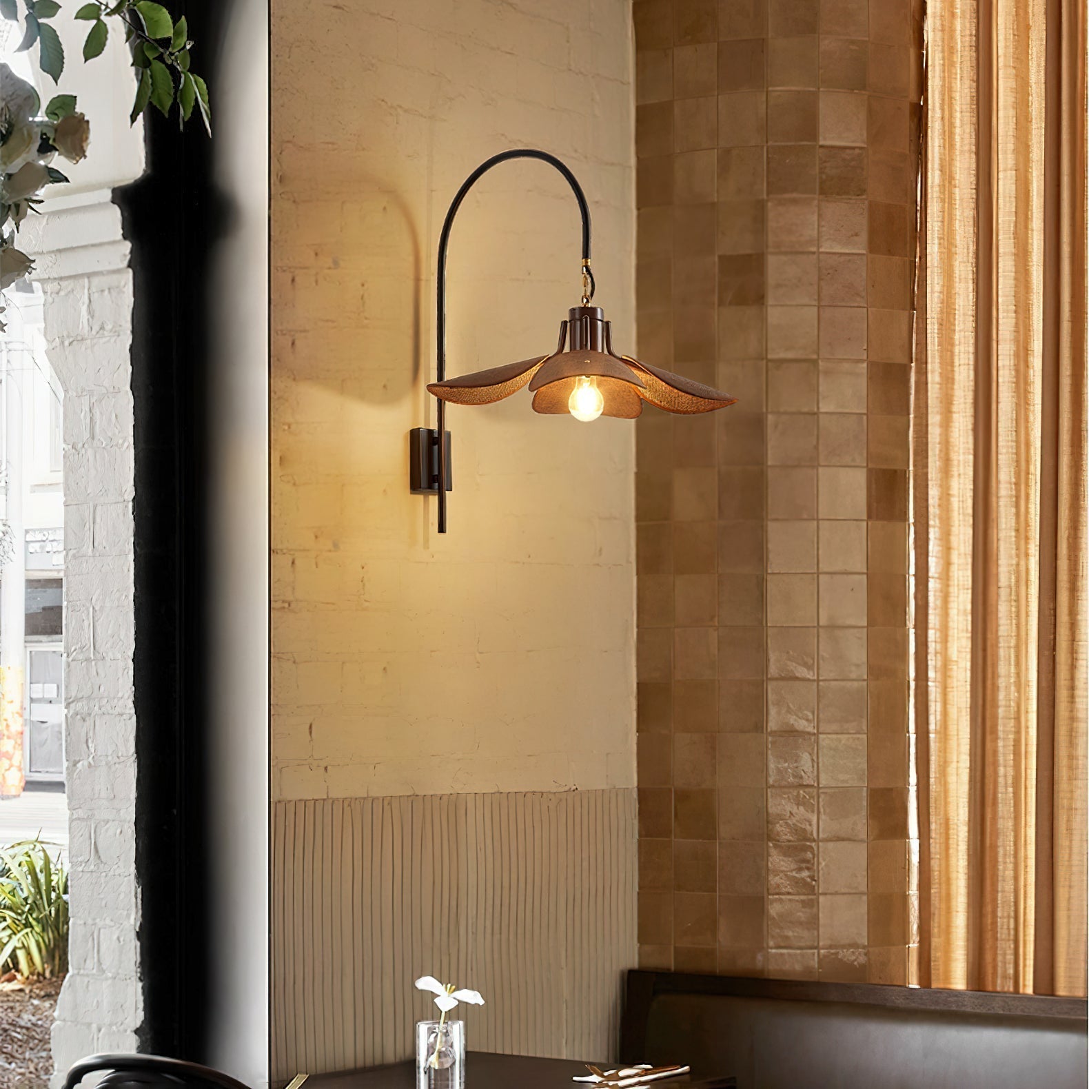 FloraLume – Lámpara de pared con forma de flor para iluminación elegante