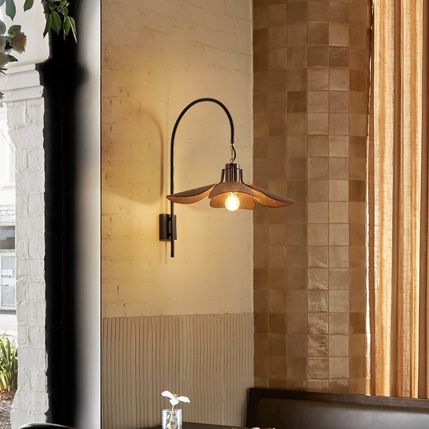 FloraLume – Lámpara de pared con forma de flor para iluminación elegante