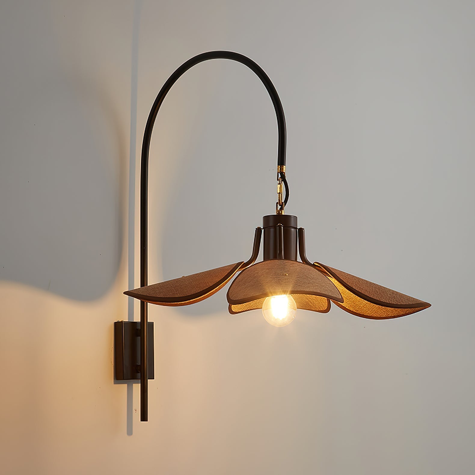 FloraLume – Lámpara de pared con forma de flor para iluminación elegante