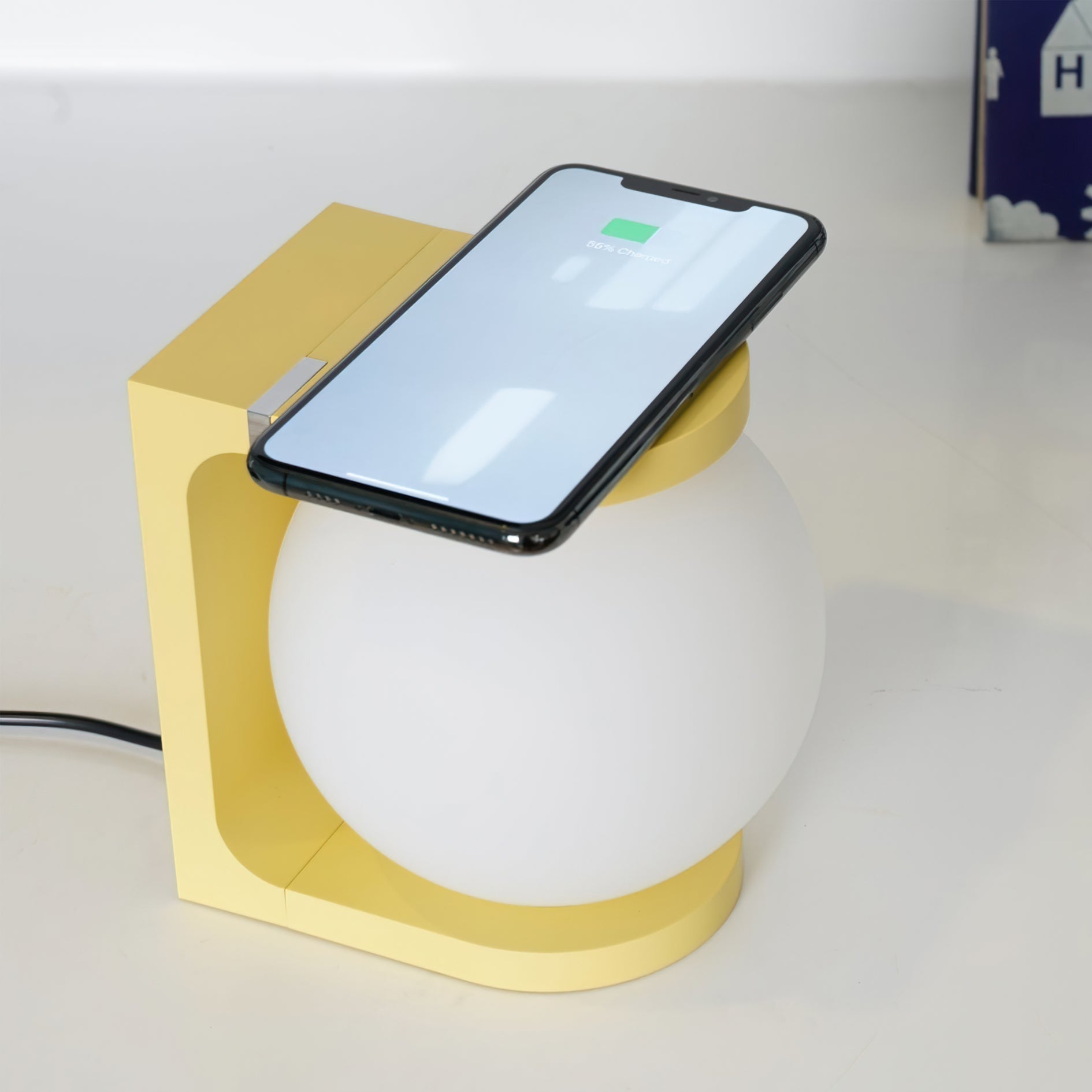 LumiCharge - Draadloze Oplaadbare LED Tafellamp met Boekensteun