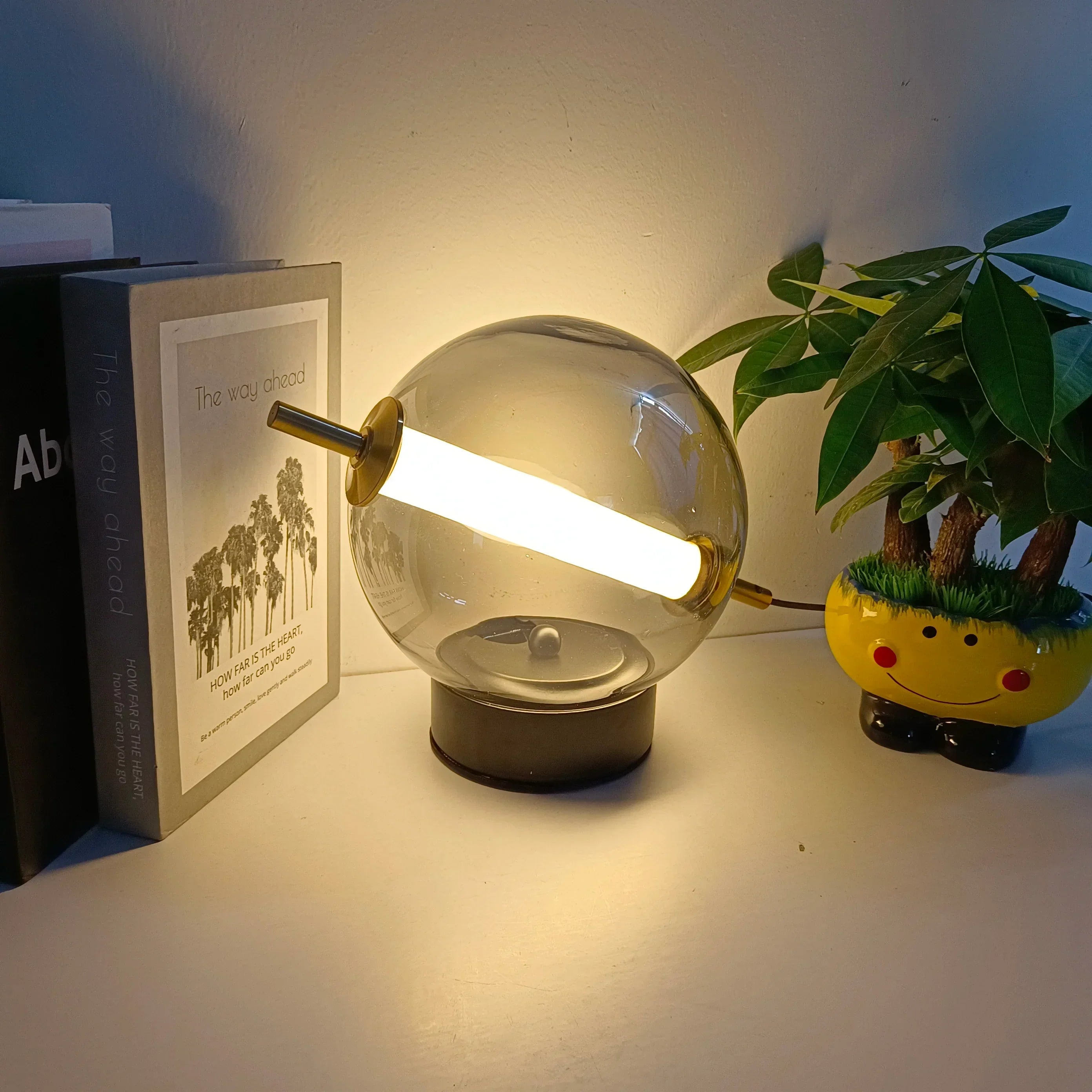 RetroGlass - Vintage Tafellamp met LED Verlichting voor Sfeervolle Accenten