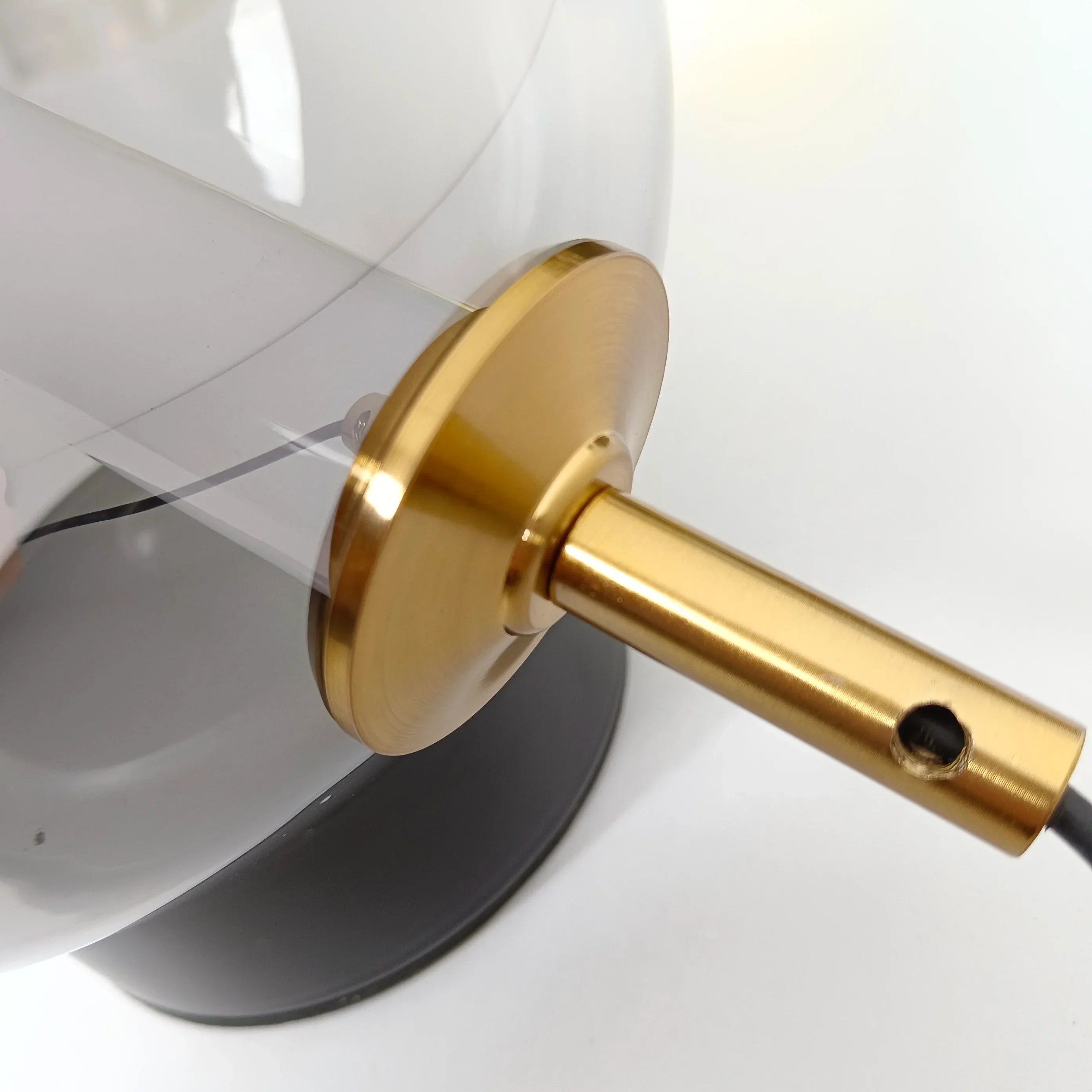 TimelessGlow - Retro Glazen Tafellamp