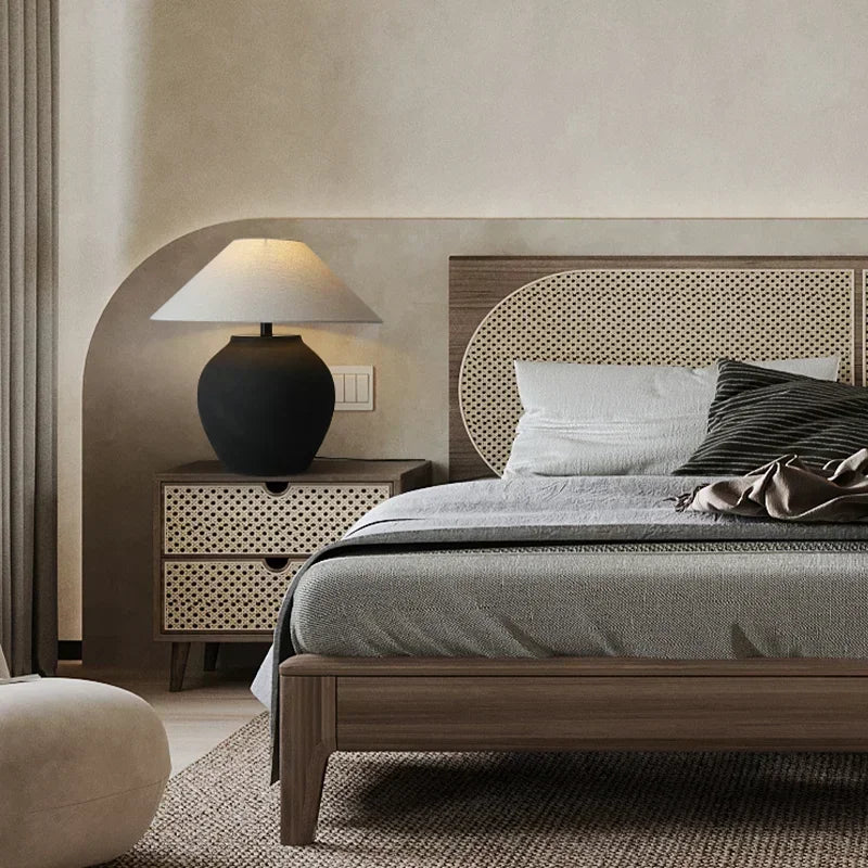 LumeVase – Lámpara de mesa cerámica con diseño minimalista