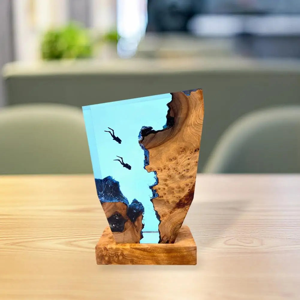 OceanGlow - LED Ocean Diver Tafellamp – Epoxy Houtlamp met Maritiem Design