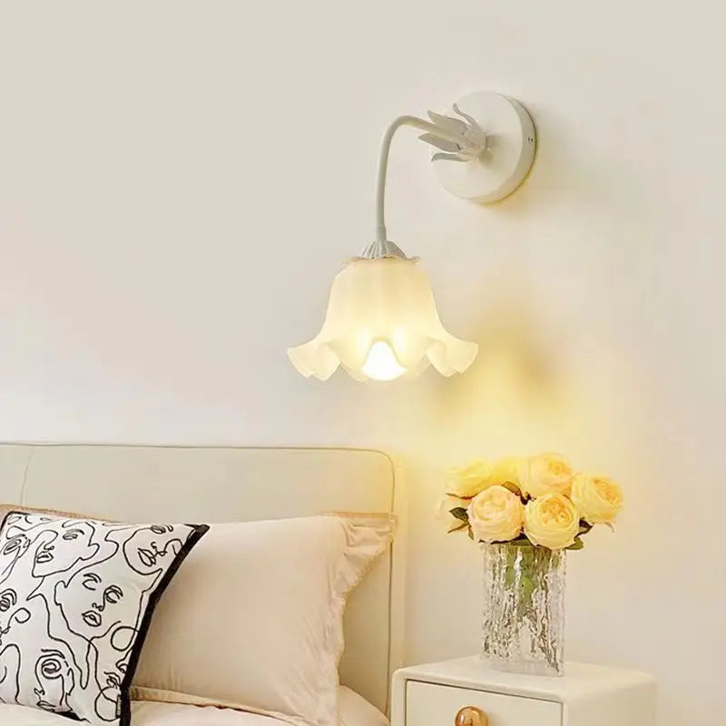 FrenchBloom - Lámpara de pared para dormitorio con diseño de flor