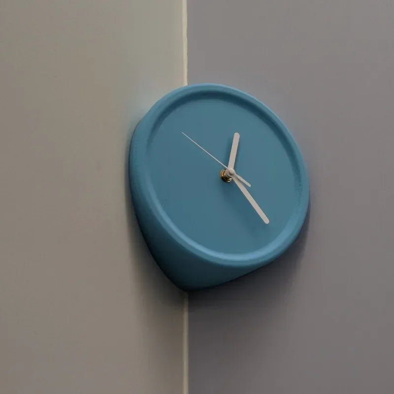 SilentCorner - Silent Wall Clock without Drilling for Corners in the House