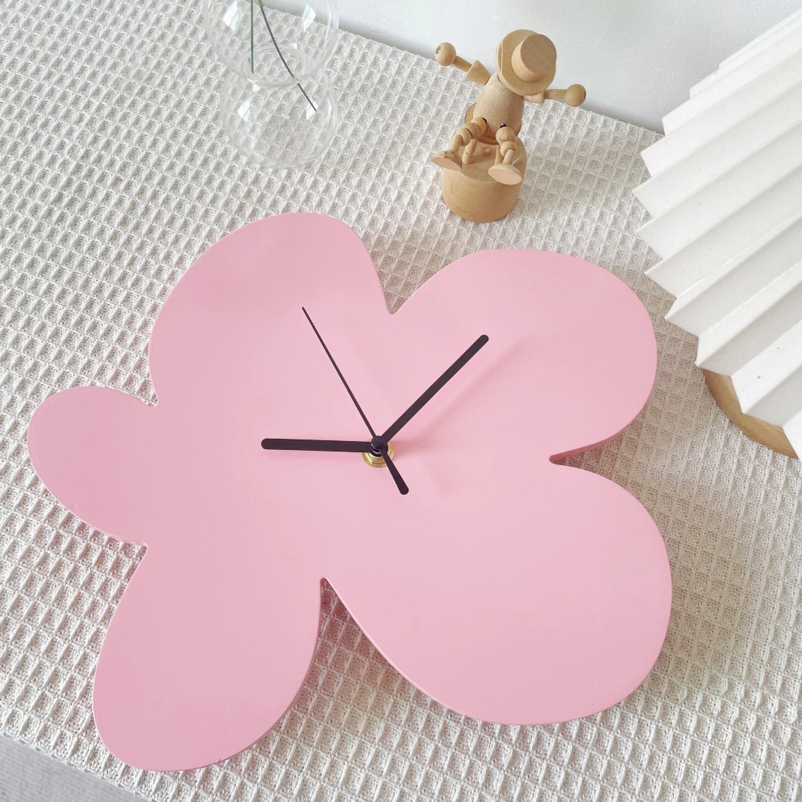 NordicWall - Reloj de pared silencioso decorativo para niños y sala de estar