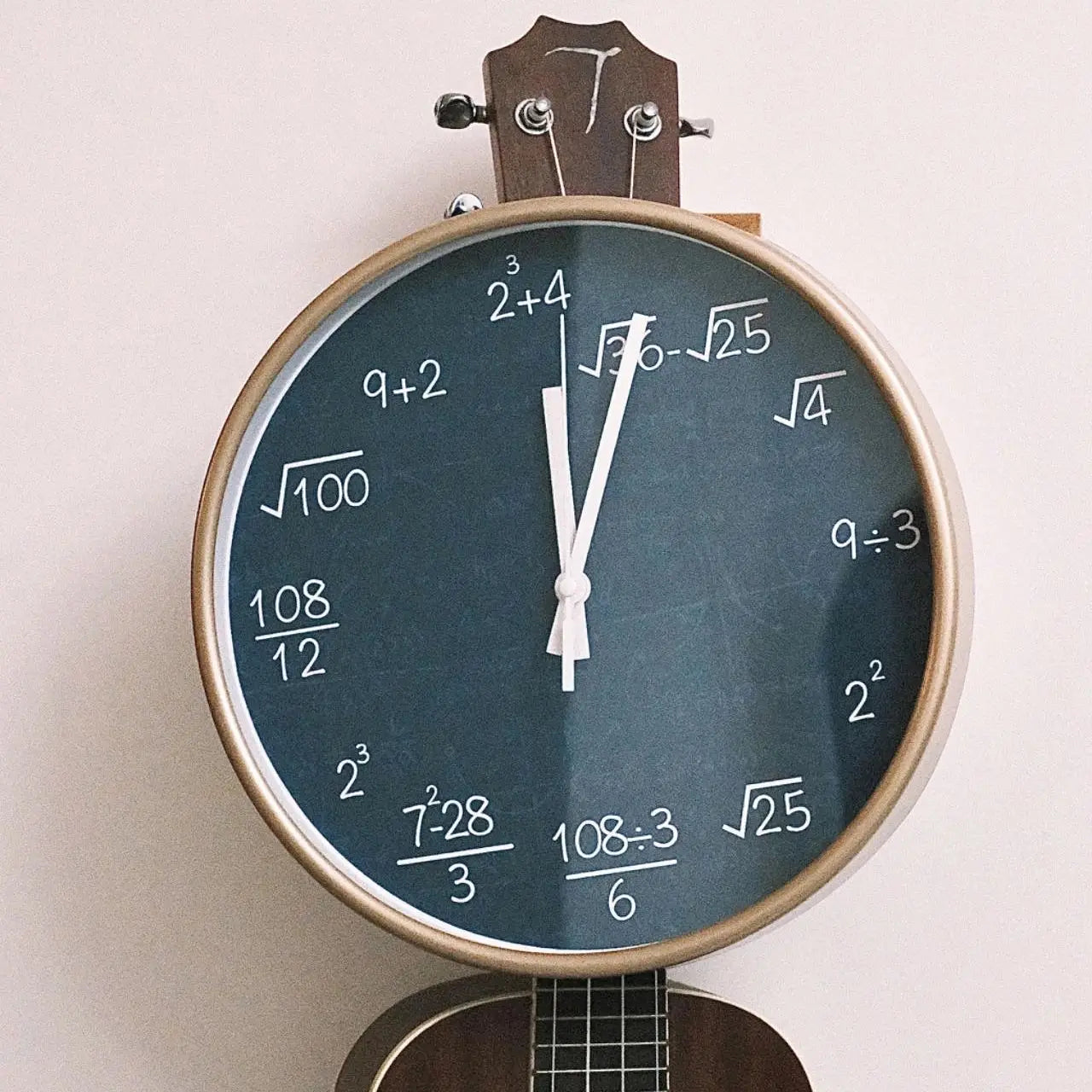 Pizarra - Reloj de pared con fórmulas matemáticas para decoración elegante