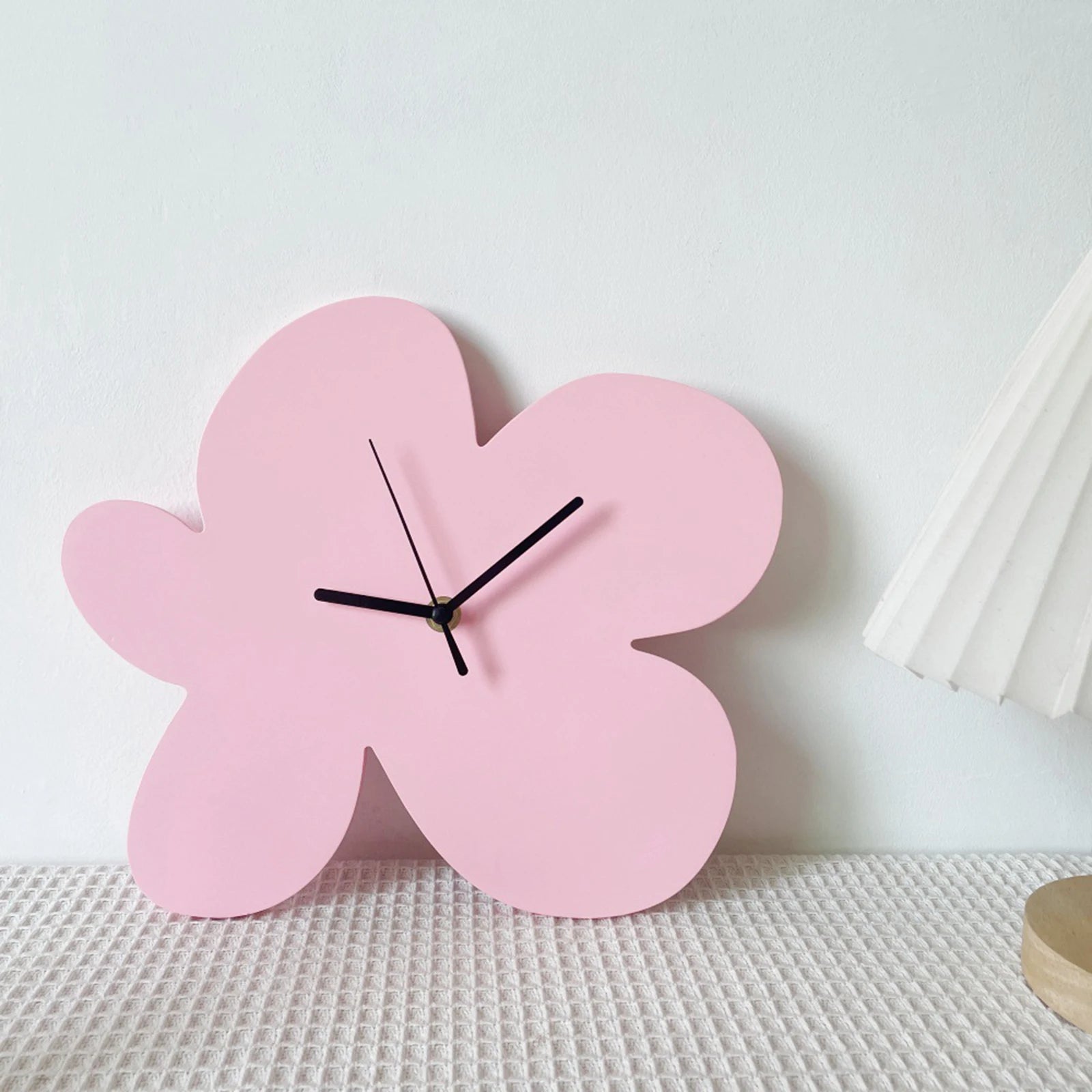 NordicWall - Reloj de pared silencioso decorativo para niños y sala de estar