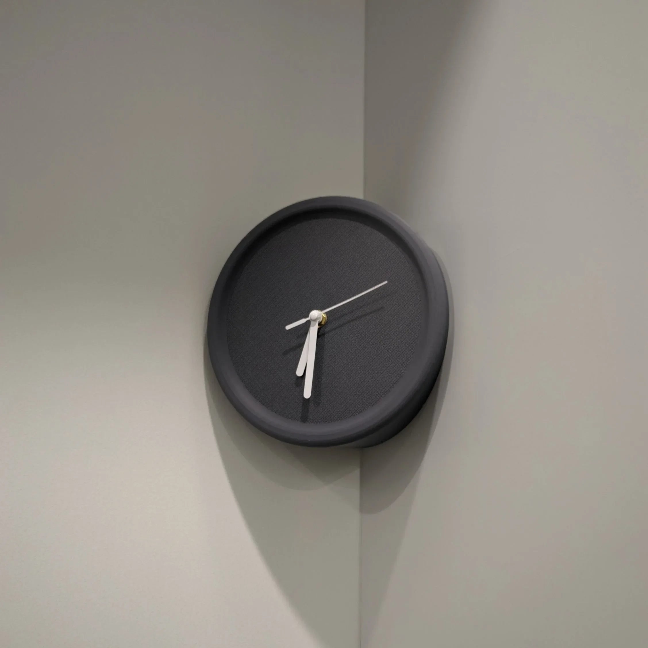 SilentCorner - Reloj de pared silencioso sin taladro para esquinas en casa
