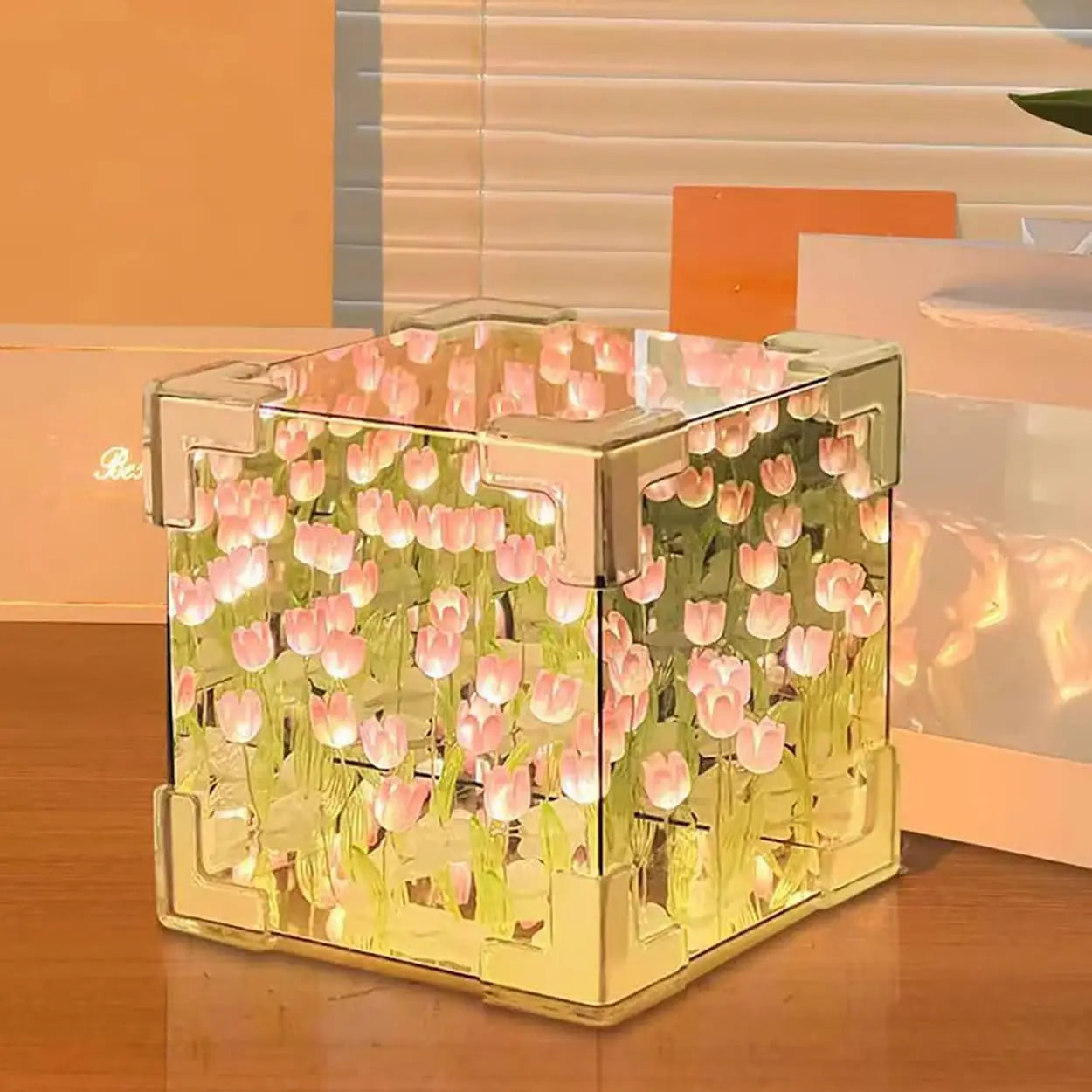 MirrorBloom - DIY Spiegelkubus Lamp met Tulpenontwerp