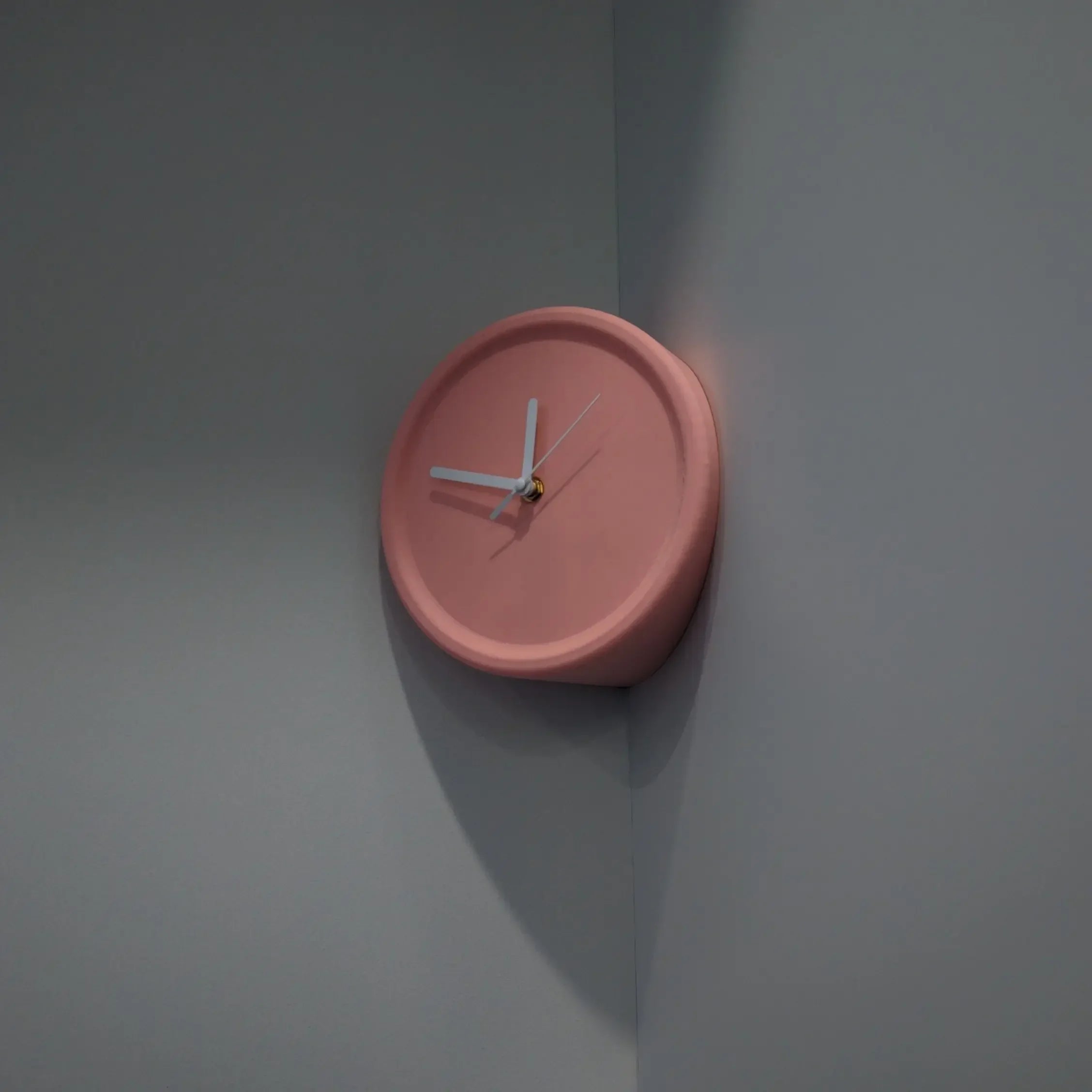 SilentCorner - Reloj de pared silencioso sin taladro para esquinas en casa