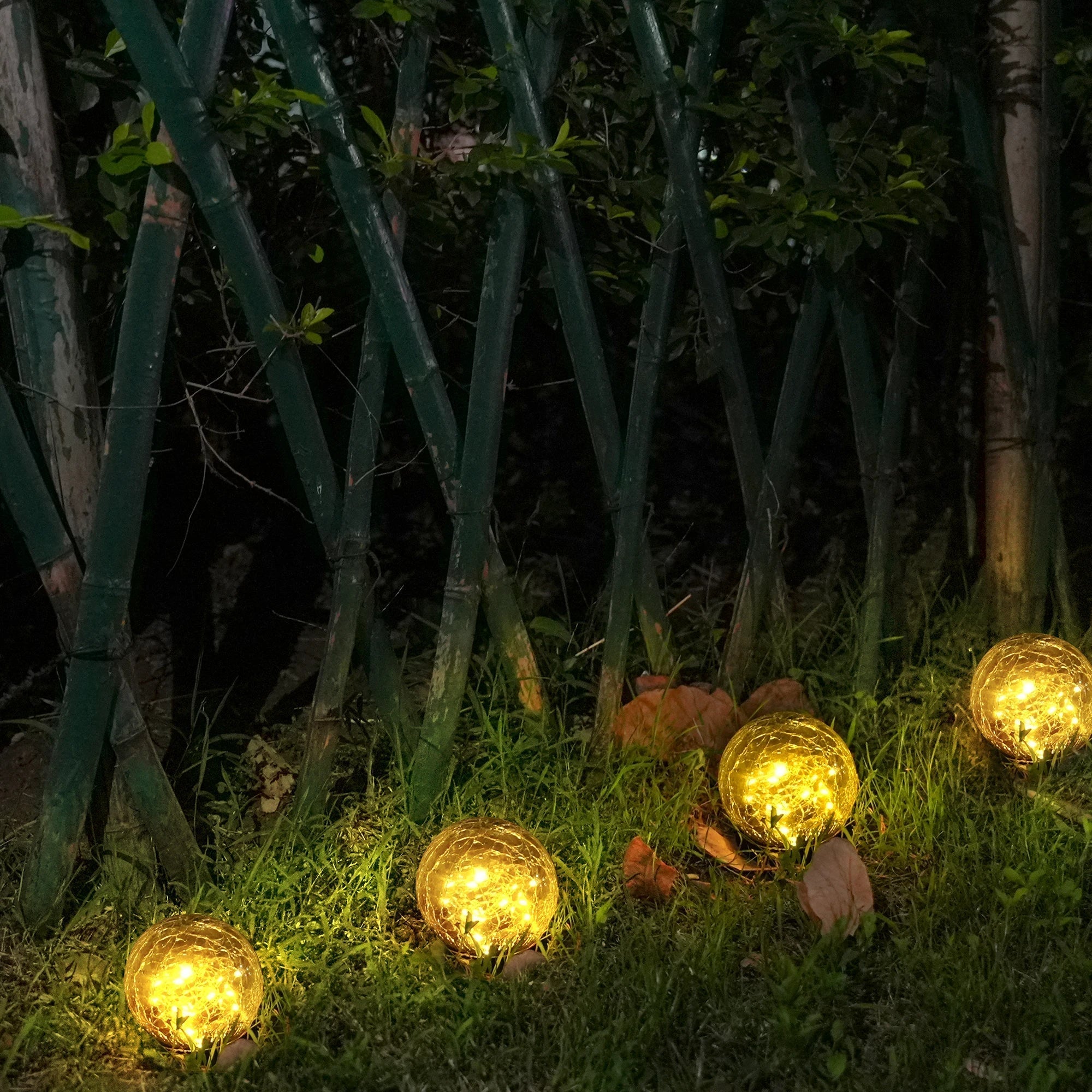LumiGlow – Solar-Powered LED Garden Lamp with Color Change – Weatherproof & Energy Efficient